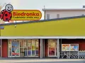 Ile można zarobić w Biedronce? Zaskakujące pensje i benefity