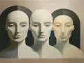 Trzy twarze, od jasnej do ciemnej, próbują być emocjonalne, ale ich rysy są zbyt geometryczne.