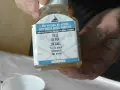 Flaccone di "Fiele di Bue" Maimeri, un additivo per pittura ad acqua. Serve a migliorare la bagnabilità e la stesura del colore.