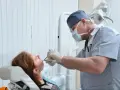 Zdjęcie szwów u dentysty: Ile zapłacisz? Kiedy za darmo?