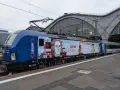 Lokomotywa Eurocity z wizerunkiem Chopina i panoramami miast: Lipsk, Kraków, Przemyśl.