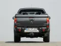 Heckansicht eines grauen Mitsubishi L200 Pickups. Bekannte mitsubishi l200 schwachstellen sind hier nicht sichtbar.