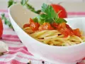 Sosy do spaghetti w Biedronce – poznaj smaki i ceny, które zaskoczą