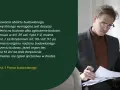 Mężczyzna w okularach analizuje dokumenty dotyczące pozwolenia na użytkowanie obiektu budowlanego.