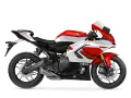 Sportowy motocykl Yamaha R7 w biało-czerwonej kolorystyce. Szczegółowe yamaha r7 dane techniczne dostępne online.