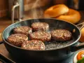 Idealny burger w domu: Jak usmażyć soczyste mięso? Mój poradnik