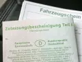 Deutsche Zulassungsbescheinigung Teil I, auch Fahrzeugschein genannt, mit EU-Symbol und Länderkennzeichen D.