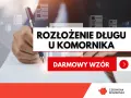 Darmowy wzór wniosku o rozłożenie długu u komornika na raty. Ręka pisze długopisem na papierze.