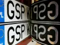 Dwie tablice rejestracyjne GSP W192, jedna z symbolem PL i gwiazdkami UE, druga czarna. Knt rejestracja.