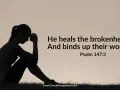 Silhouette of a woman with her head in her hands, finding solace in versiculos de sanidad. Psalm 147:3.