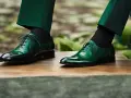 Jakie skarpetki do zielonego garnituru, aby wyglądać elegancko?
