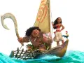 Maui, Vaiana und Schweinchen auf einem Boot im Meer.