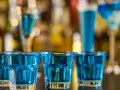 Kilka niebieskich shotów, idealnych na imprezę. Może to przepis na Kamikadze?