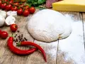 Idealna mąka do pizzy: Typ 00, 550 i siła W. Poradnik!