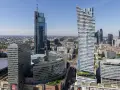 Warszawski wieżowiec, jeden z najwyższych budynków w Europie, góruje nad panoramą miasta.