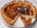 Un flan pâtissier doré, avec une croûte croustillante et une garniture crémeuse. Une véritable recette flan pâtissier qui donne envie de croquer dedans !