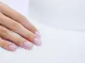 Manicure hybrydowy krok po kroku: Zrób to sama bez błędów!