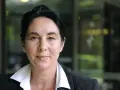 Silvia Tortora, con un'espressione serena, affronta la vita nonostante la sua malattia.