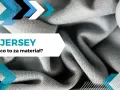 Szare, pofałdowane tkaniny jersey, co to za materiał? Dowiedz się więcej o tym elastycznym i miękkim materiale.