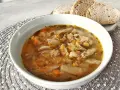 Pyszny przepis na flaczki z boczniaków na rosole. Aromatyczna zupa z grzybów i warzyw, podana z chlebem.