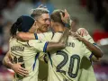 Raphinha, Lewandowski i Ferran Torres z FC Barcelona świętują bramkę przeciwko Levante.