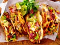 Saftige Rindfleisch-Tacos mit Mais, Salat und Limette. Perfekt für deine nächsten Taco Rezepte!