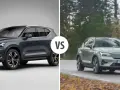 Dwa samochody Volvo EX40, jeden ciemnoszary na białym tle, drugi jasnoszary w lesie.