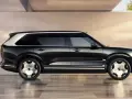 Czarny SUV Zeekr 9X z białym dachem i charakterystycznymi felgami, widziany z boku.