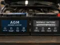 Zwei Autobatterie-Typen: AGM und normale Nassbatterie. Vergleiche ihre Eigenschaften für verschiedene Fahrzeuganforderungen.