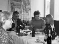 Nostalgiczne menu na imprezę w stylu PRL – smaki, które zachwycają