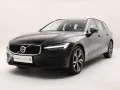 Czarny Volvo V60. Zastanawiasz się, jaki silnik wybrać do tego stylowego kombi?
