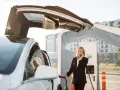 Ile waży samochód elektryczny? Odkryj wpływ wagi na zasięg i koszty