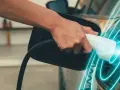 Ile kosztuje naładowanie samochodu elektrycznego na stacji? Sprawdź ceny!