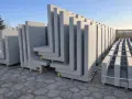 Stojące i leżące elementy betonowe, gotowe do montażu. Sprawdź elki betonowe cennik.