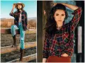 Dziewczyna w kapeluszu i kraciastej koszuli, gotowa na imprezę w stylu country. Długie buty i podarte jeansy dopełniają stylizacji.