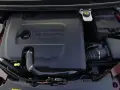 Silnik Ford Focus MK2 1.6 TDCI. Widoczna czarna osłona silnika z napisem "DURATORQ TDCI".