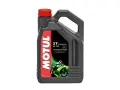 Contenitore di olio semisintetico Motul 2T 510 Technosynthese, con immagine di una moto sportiva verde.