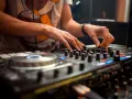 Jak szukać DJ-a na wesele, aby uniknąć rozczarowania i kosztów
