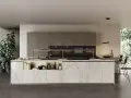 Cucina moderna con isola centrale in marmo, pensili color tortora e elettrodomestici neri. Finiture laccato o laminato.