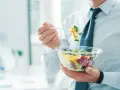 Jak rozliczyć catering w firmie? KUP, VAT i reprezentacja bez ryzyka