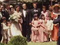 Wesele z filmu "Ojciec Chrzestny". Obsada filmu pozuje do zdjęcia rodzinnego, wśród nich Marlon Brando jako Don Corleone.
