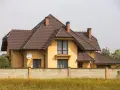 Jak dobrać kolory elewacji do brązowego dachu z symulacją kolorów