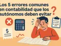 Un autónomo agobiado frente a errores comunes en contabilidad. Calculadora, ticket y lista de tareas sugieren la dificultad de contabilizar cuota autónomo.