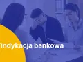 Para rozmawia z pracownikiem banku o trudnej sytuacji finansowej. Widoczny jest stres i zmartwienie. Temat: windykacja w domu.