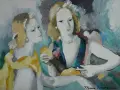 Deux femmes aux visages pâles, parées de perles, dans un style typique des œuvres d'art de Marie Laurencin. L'une tient un objet jaune, l'autre semble écouter.