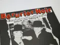 Bérurier Noir, "Concerto pour Dégraques" : deux hommes masqués et chapeautés, ambiance punk rock.