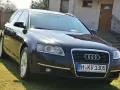 Czarny Audi A6 C6 3.0 TDI na trawie przed domem.