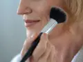 Baza pod makijaż czy krem? Ekspert radzi: idealna cera to wybór!