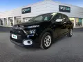 Citroën C3 nera parcheggiata davanti a uno showroom Spoticar. Controlla la pressione pneumatici per un viaggio sicuro.