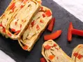 Roladki z jajek z papryką, idealne do tamago przepis. Smaczna przekąska na zimno i ciepło.